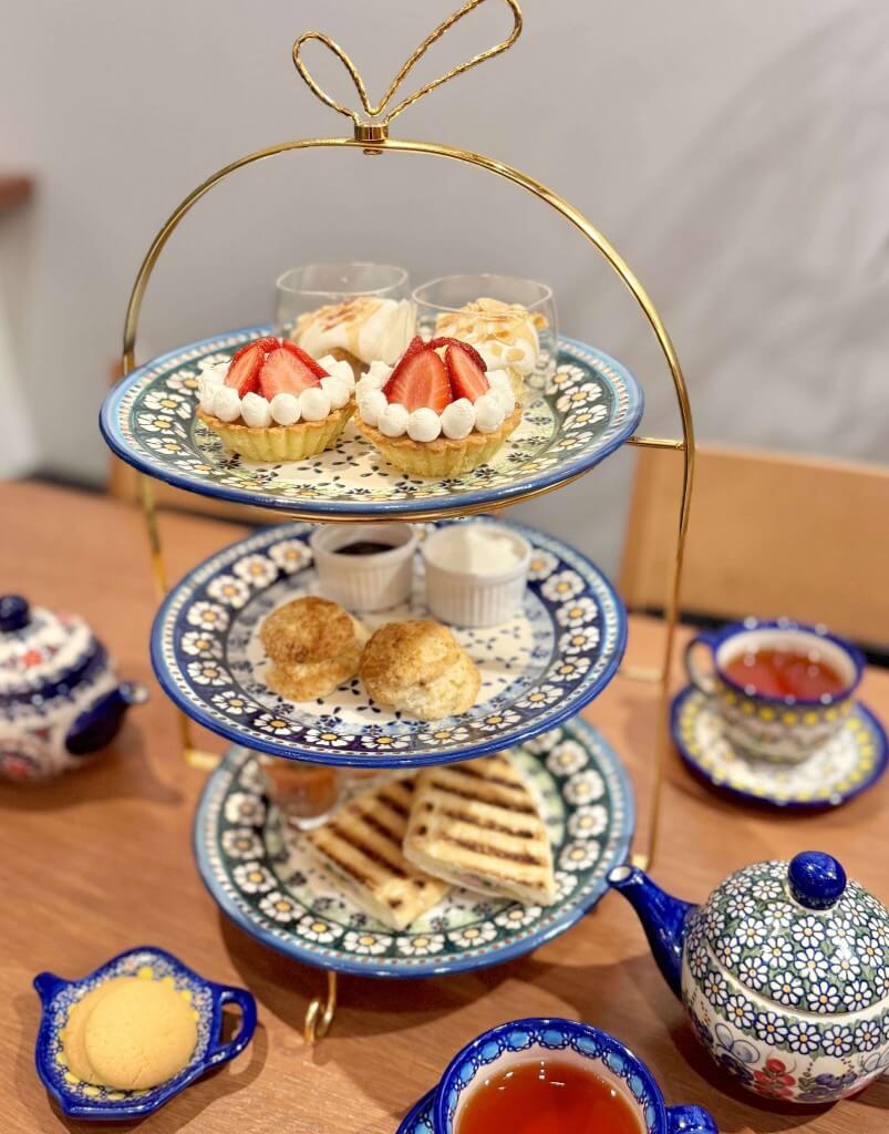 cafe&bar POLSKA(ポルスカ)の『ポーランド食器で楽しむ3段アフタヌーンティー』