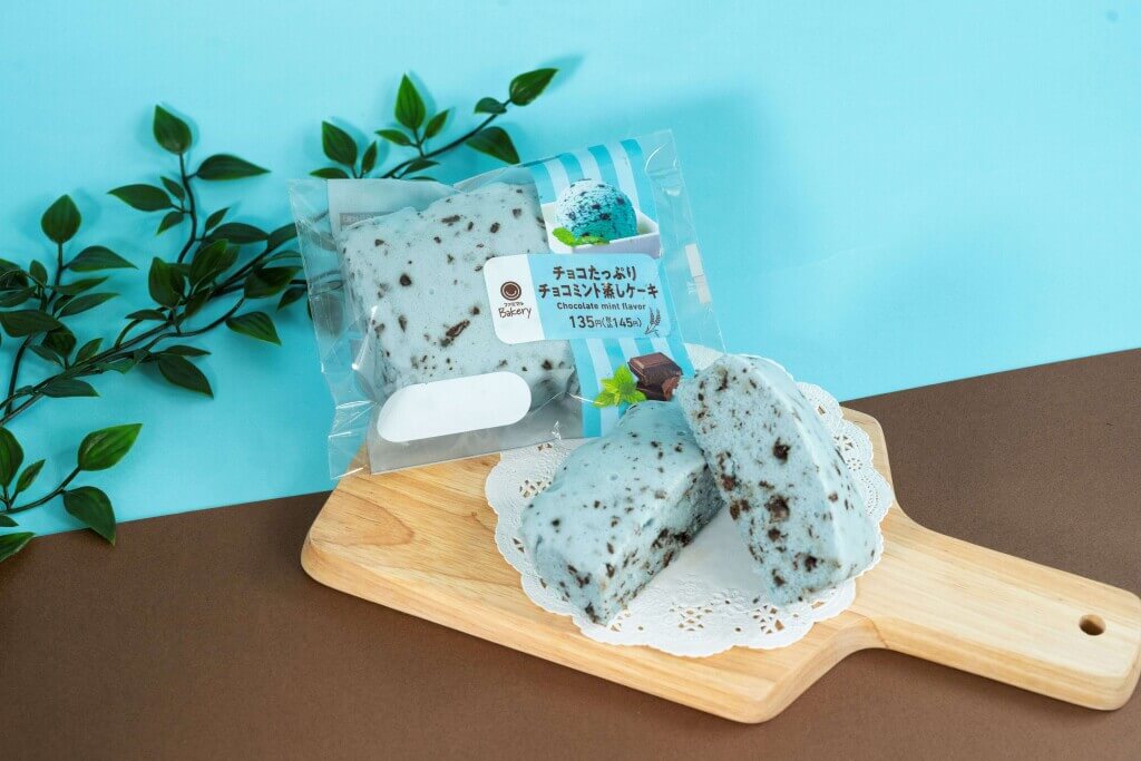 ファミリーマートの『チョコミントフェア』-チョコたっぷりチョコミント蒸しケーキ