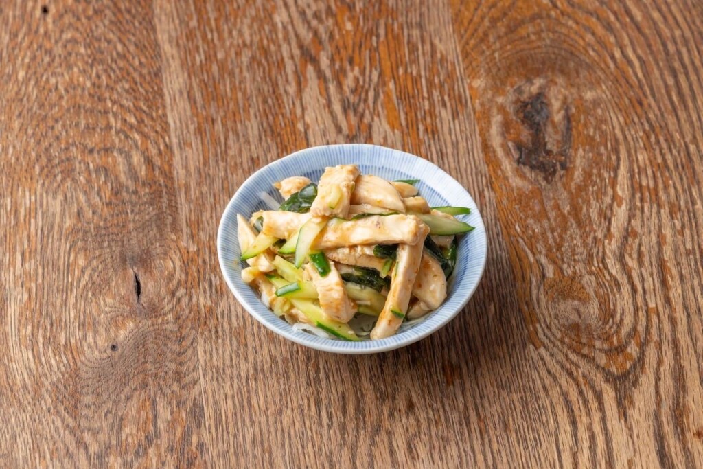 居酒屋・均タローの『鳥の梅肉和え 499円(税込549円)』