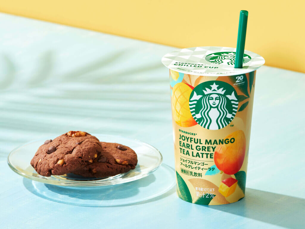 『スターバックス® ジョイフルマンゴーアールグレイティーラテ』×チョコレートナッツクッキー