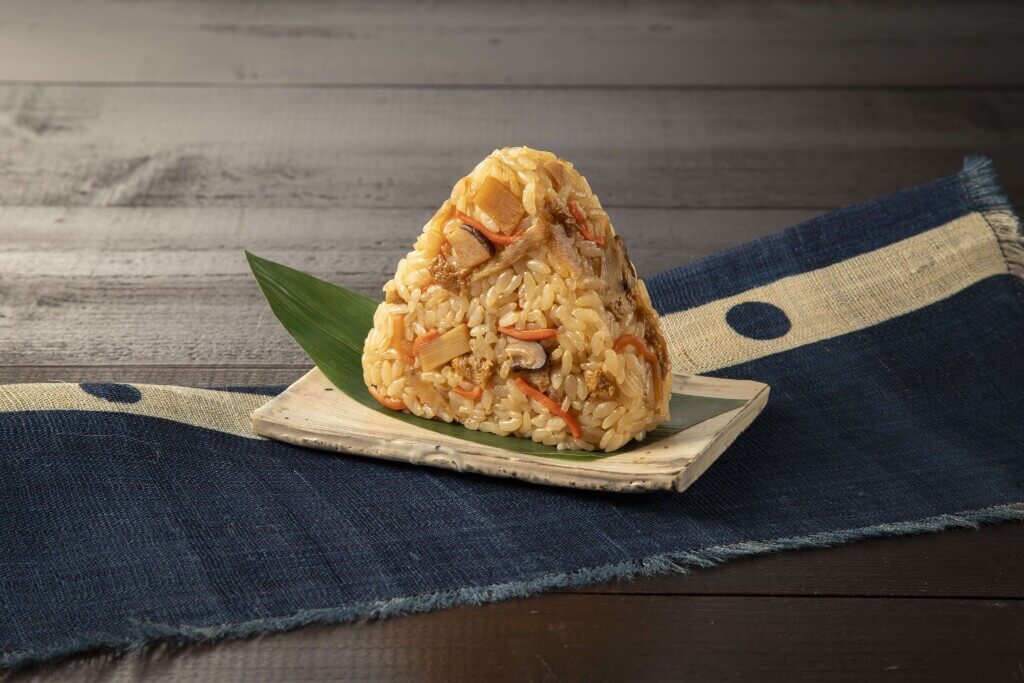 セブン‐イレブンの『一膳御飯おむすび まぜごはん（北見市産しいたけ使用）』