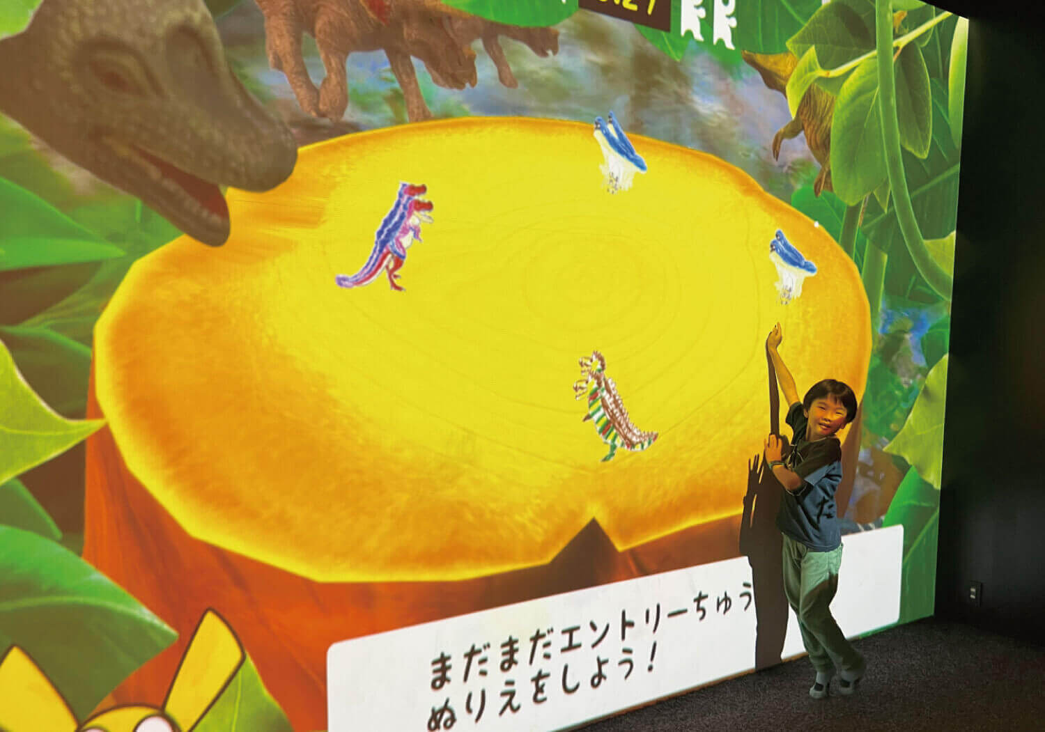 リトルプラネットの夏休み限定イベント『DINOSAUR FESTIVAL 2025(通称:ディノフェス2025)』-恐竜の骨や化石のシルエットをヒントに “恐竜リキシ”を作って、デジタル紙相撲に参戦!「PAPER RIKISHI(ペーパーリキシ)」