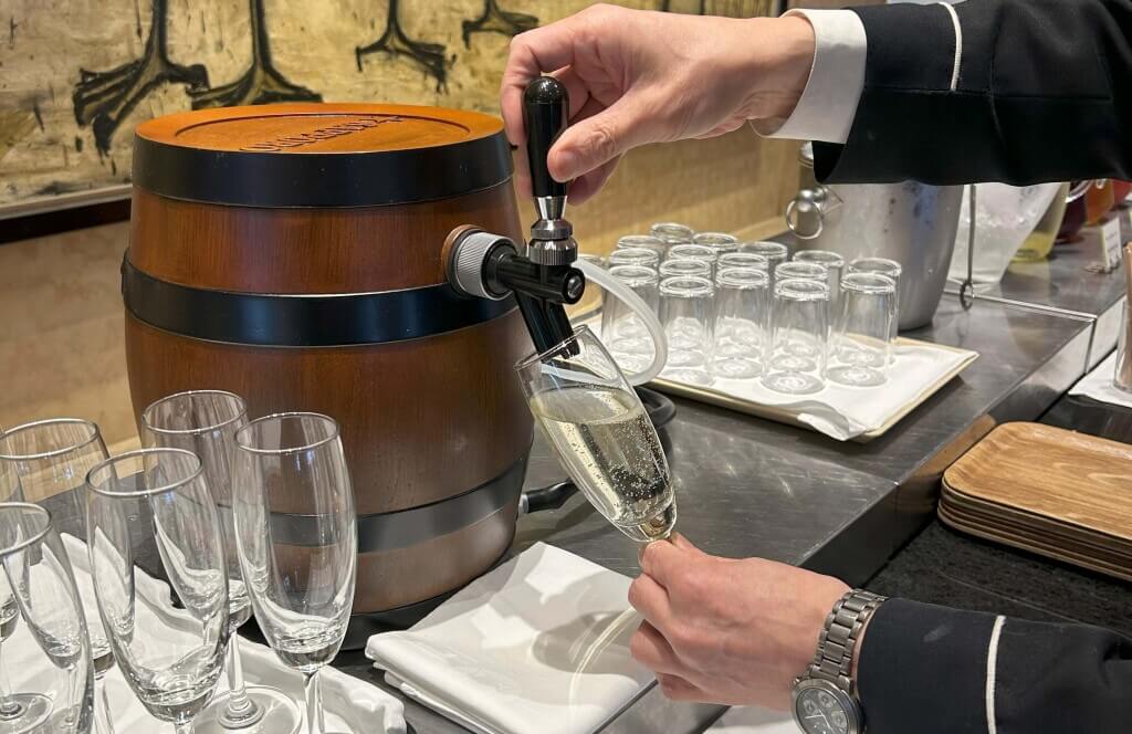 ニューオータニイン札幌 レストラン「ダイニング＆カフェ ランデブーラウンジ」(ロビィ階)の『和(なごみ)のアフタヌーンティーセット』-樽生スパークリングワイン飲み放題