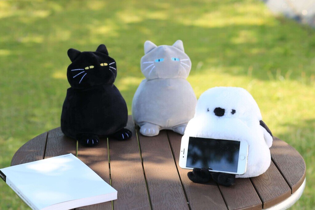デコホームの『スマホクッション　デコネコ各色』