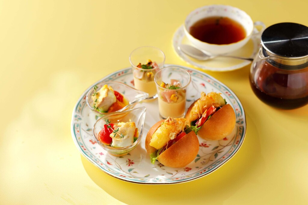 JRタワーホテル日航札幌の『Fruit & Spice Voyage』-フルーツ＆スパイス　アフタヌーンティーセット(2段目セイボリープレート)