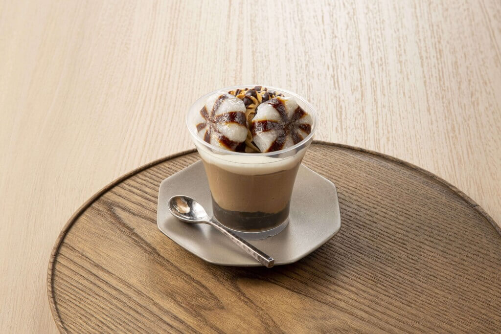 セブン‐イレブンの『べこ餅とチョコのほうじ茶パフェ』