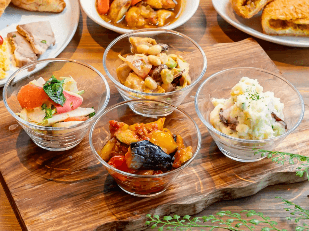 ラ・ジェント・ステイ札幌大通「All Day Dining Northern Kitchen」-メニューリニューアル『シェフ手作りの総菜サラダ』