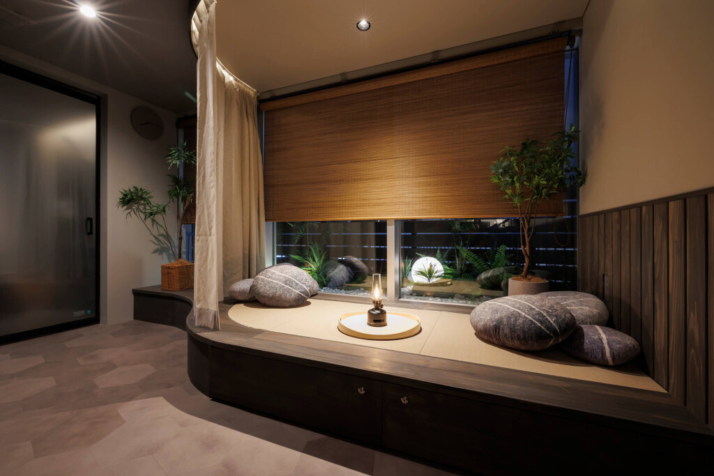 SAUNA OOO SAPPORO(サウナ オー サッポロ)-坪庭が特徴的なゆったりとした休憩スペース