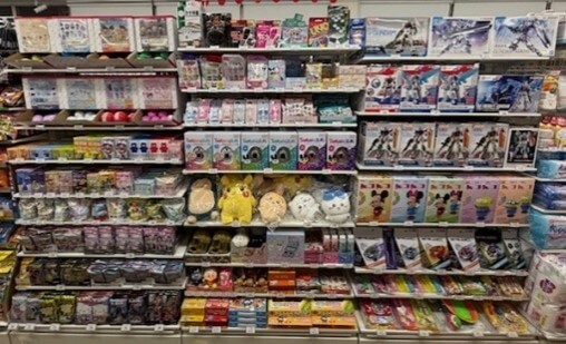 セブン-イレブン 南7条店-駄菓子・玩具の拡充