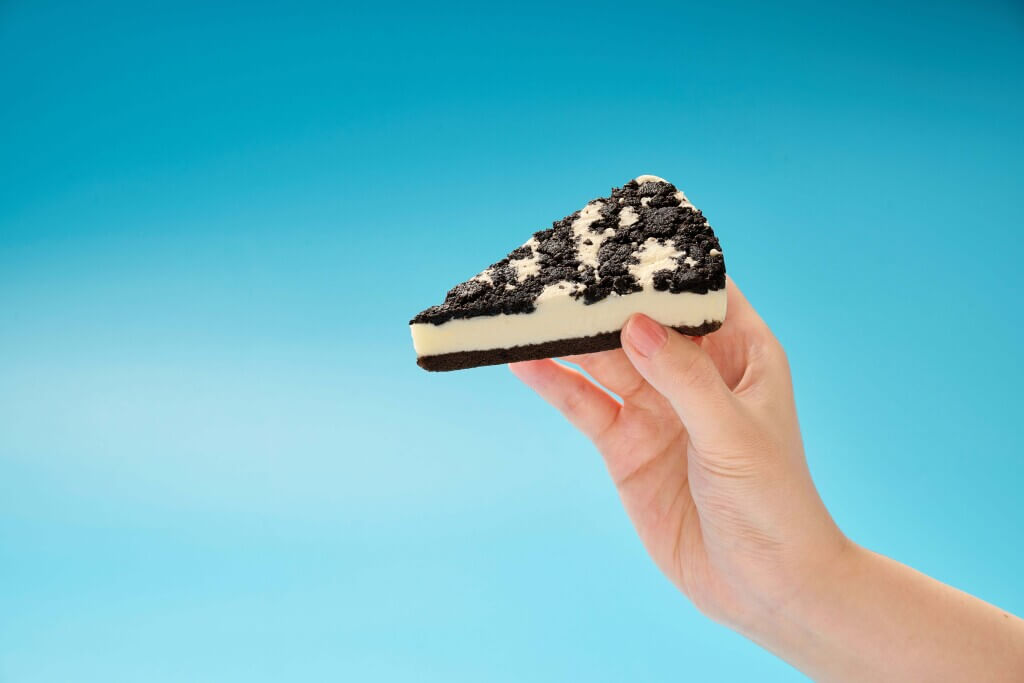 セブン‐イレブンの『かじるクッキークリーム　バニラムース仕立て』