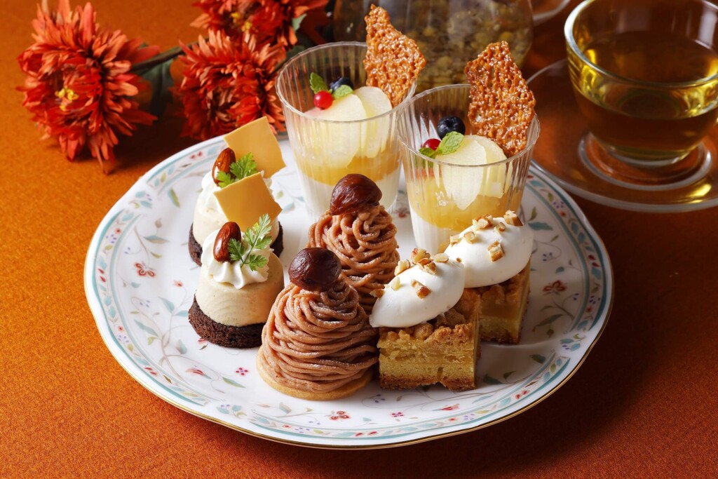 JRタワーホテル日航札幌の『さつま芋＆栗 Autumn Table』-オータムハーベストアフタヌーンティーセット(1段目スイーツプレート)