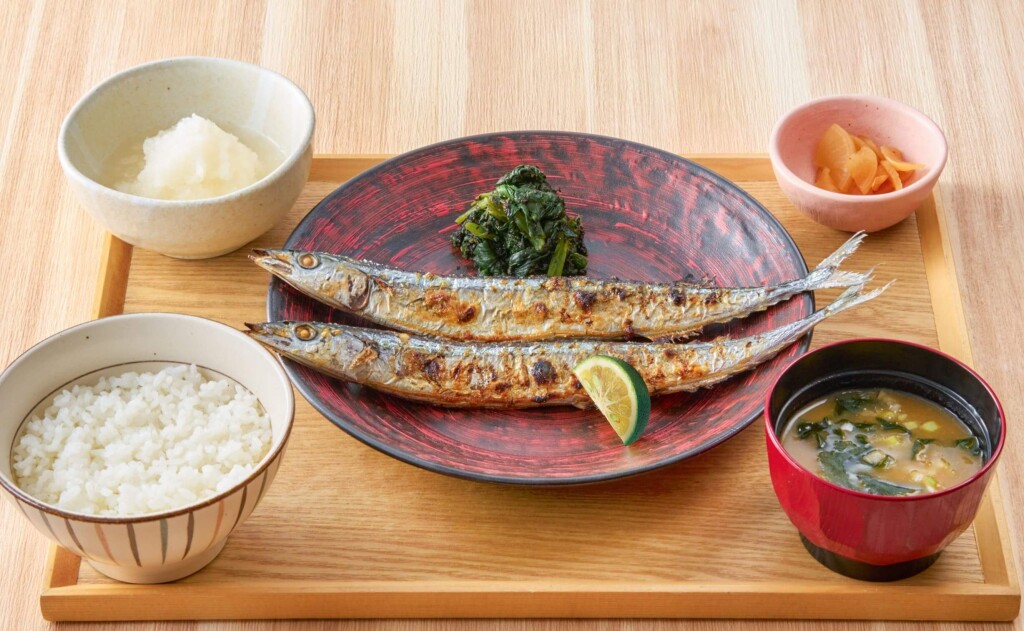 ⼤⼾屋の『生さんまの炭火焼き』