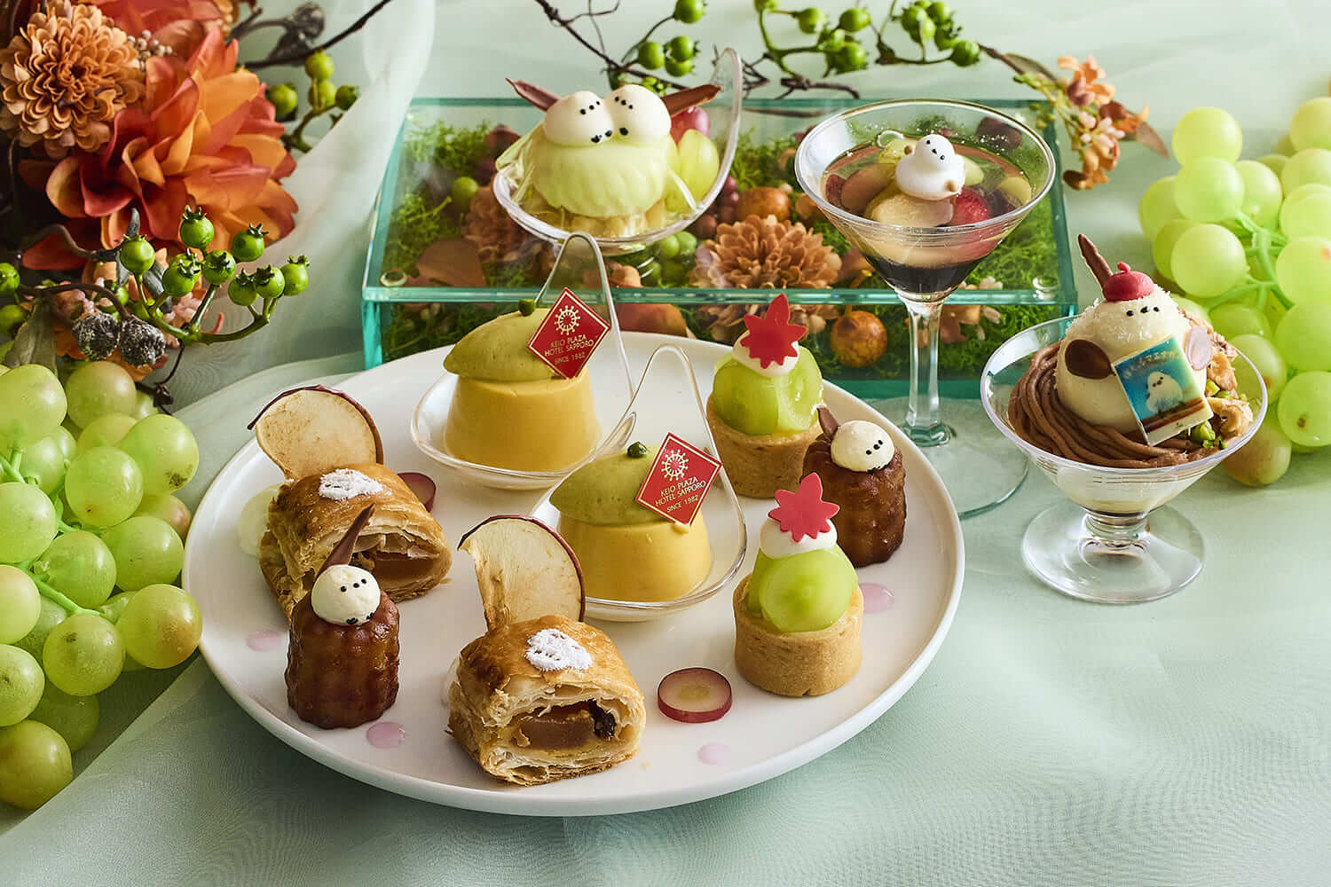 京王プラザホテル札幌の『シマエナガランチ秋～Like Afternoon Tea～』-アクリルボックス＆アシェットデセール