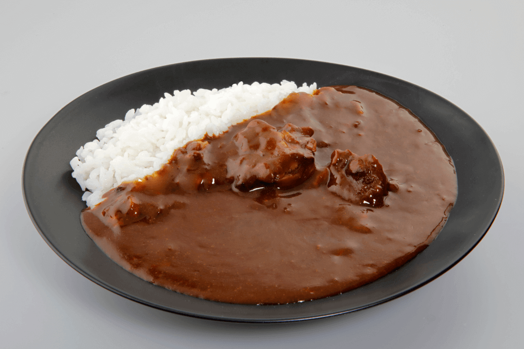 ベル食品の『北海道産玉ねぎとバターの牛すじカレー』