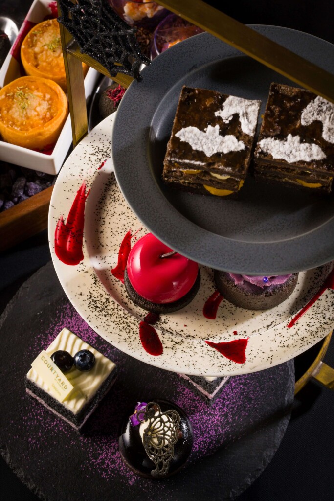 コートヤード・バイ・マリオット札幌の『Palette of Seasons - Halloween -』-黒と紫でダークな雰囲気のスイーツ