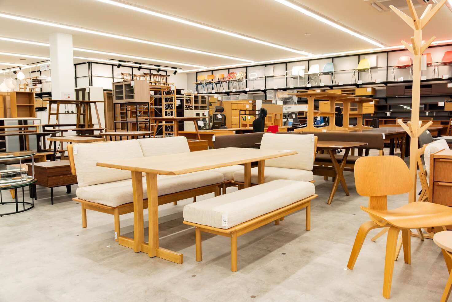 セカストインテリア 札幌西岡店