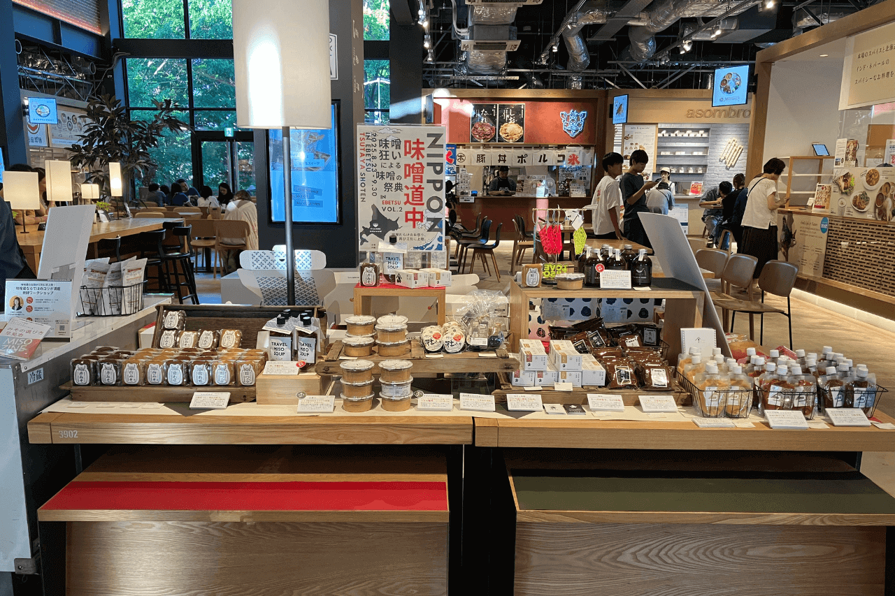 ニッポン味噌道中-開催中の江別書店での様子