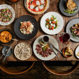【OSTERIA SALVATORE(オステリア サルヴァトーレ) 札幌】北2西1に薪窯ナポリピッツァやパスタなどを楽しめるイタリア料理店がオープン!