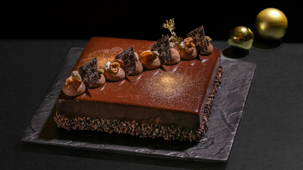 札幌プリンスホテルの2025年クリスマスケーキ『ショコラ ノワール　～Midnight～』