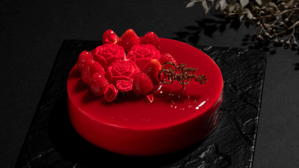 札幌プリンスホテルの2025年クリスマスケーキ『フロマージュ ルージュ　～Winterberry～』