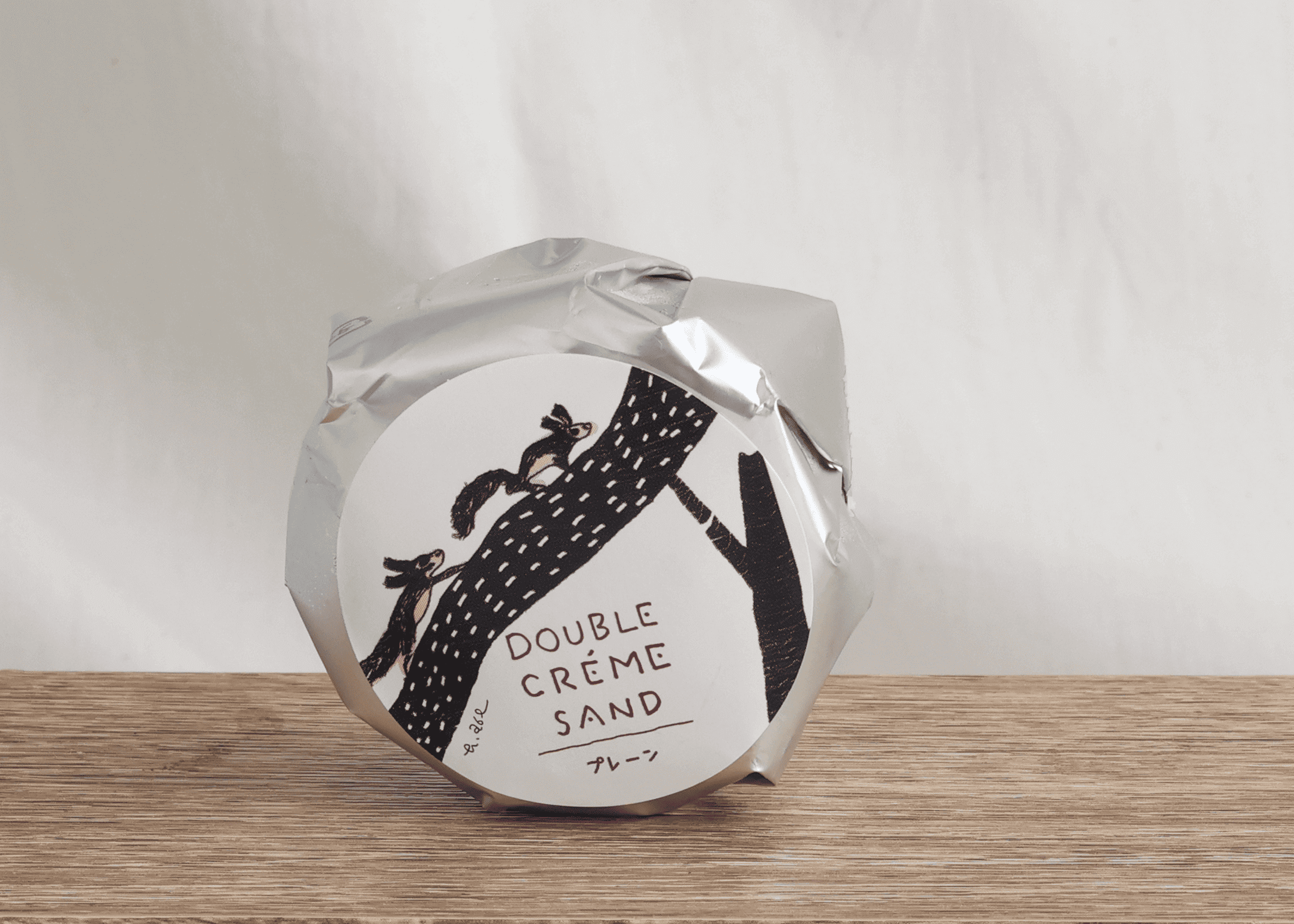 フェルム ラ・テール美瑛×あべ弘士の『ダブルクリームサンド 山ぶどう』-エゾリス