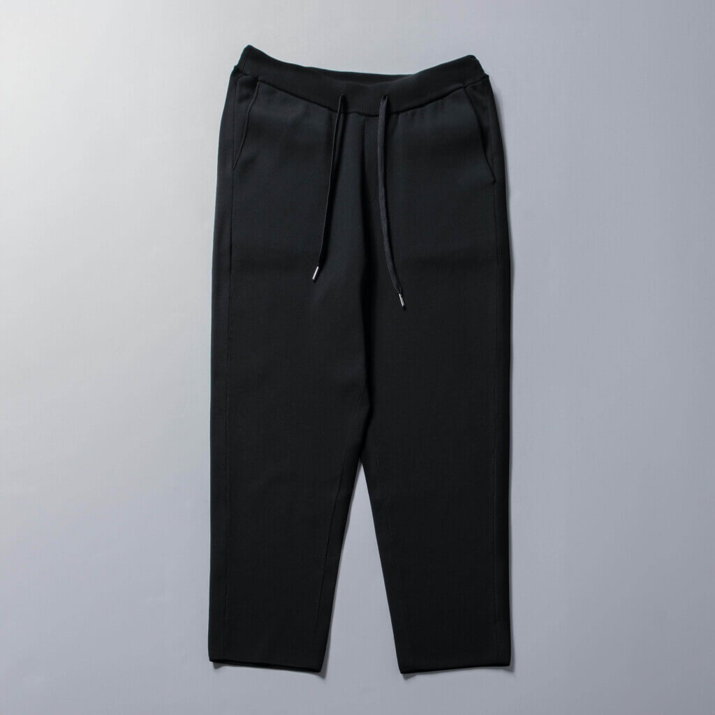 “黒×高機能”アパレル「Macqlo」の『ultimex washable knit pants』
