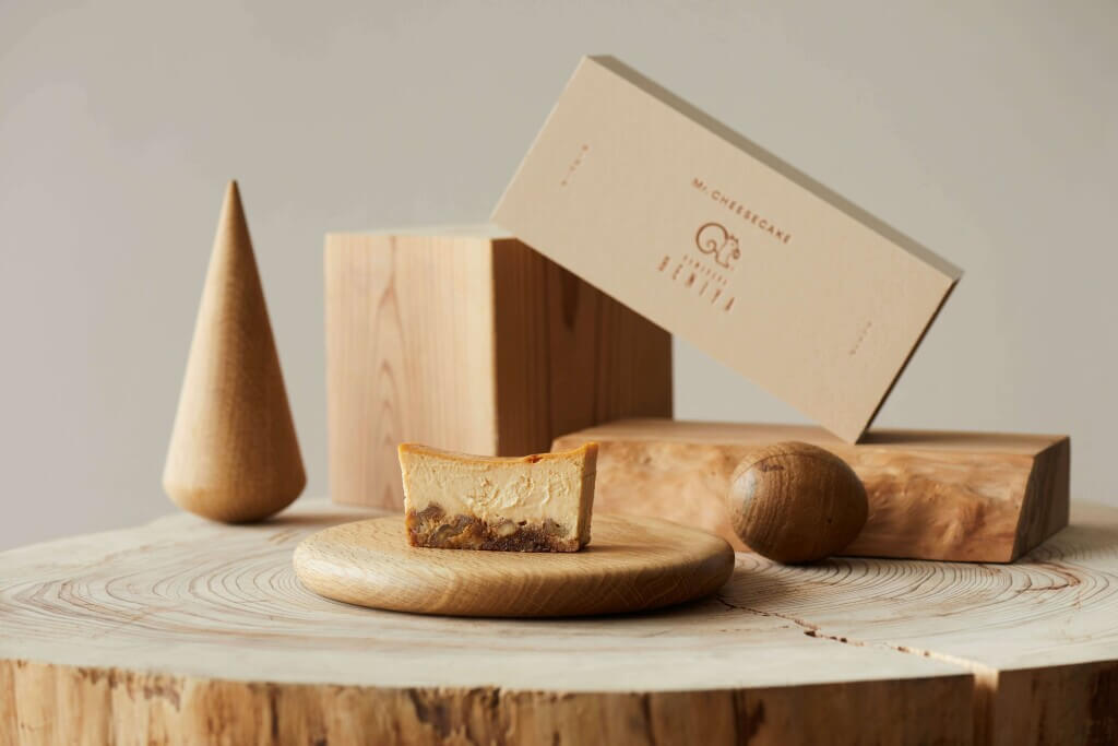 Mr. CHEESECAKE×鎌倉紅谷の『Mr. CHEESECAKE クルミッ子』