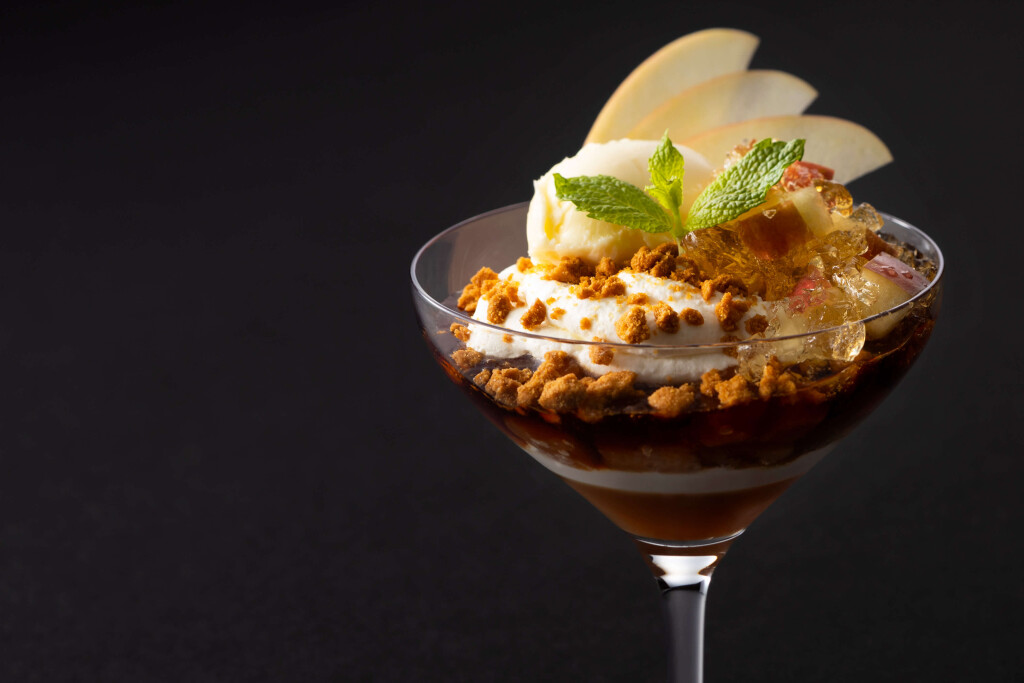 札幌グランドホテルの『りんごとナッツ スイーツフェア』-りんごとキャラメルナッツのパフェ・タタン風