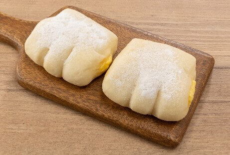 ローソン×旭川市旭山動物園の『もふもふホッキョクグマクリームパン 2個入』