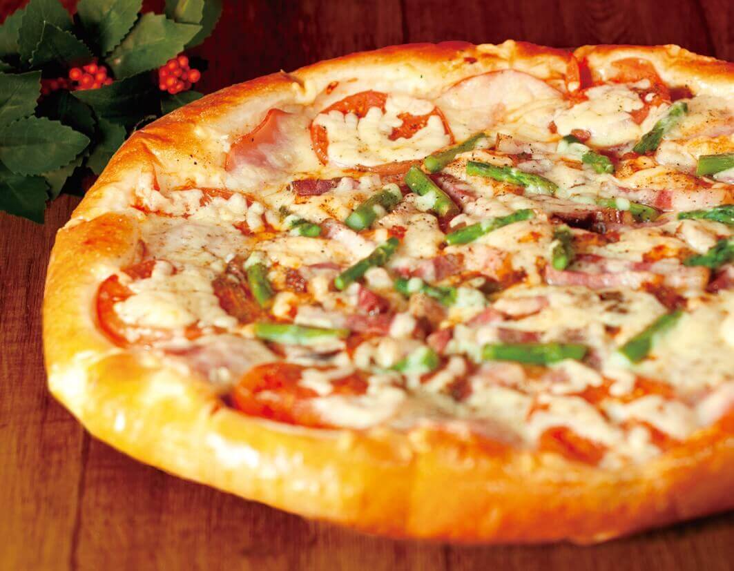 ペンギンベーカリーの『ゆめちから・でっかいど～！ピザ(イベリコ豚ベーコンとバジルピザ)』