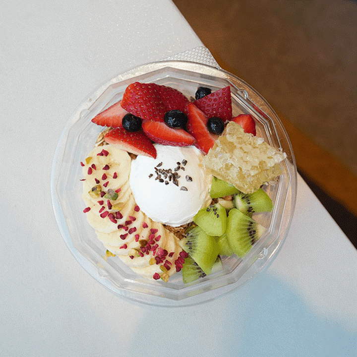 アサイーラブの『フルーツグリークヨーグルトコムハニー』