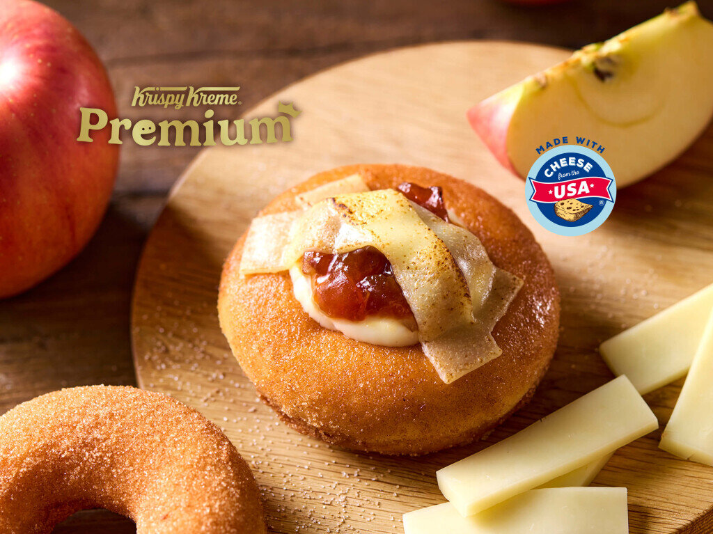 クリスピー・クリーム・ドーナツの『クリスピー・クリーム・プレミアム シナモンアップルパイ with モントレージャックチーズ』