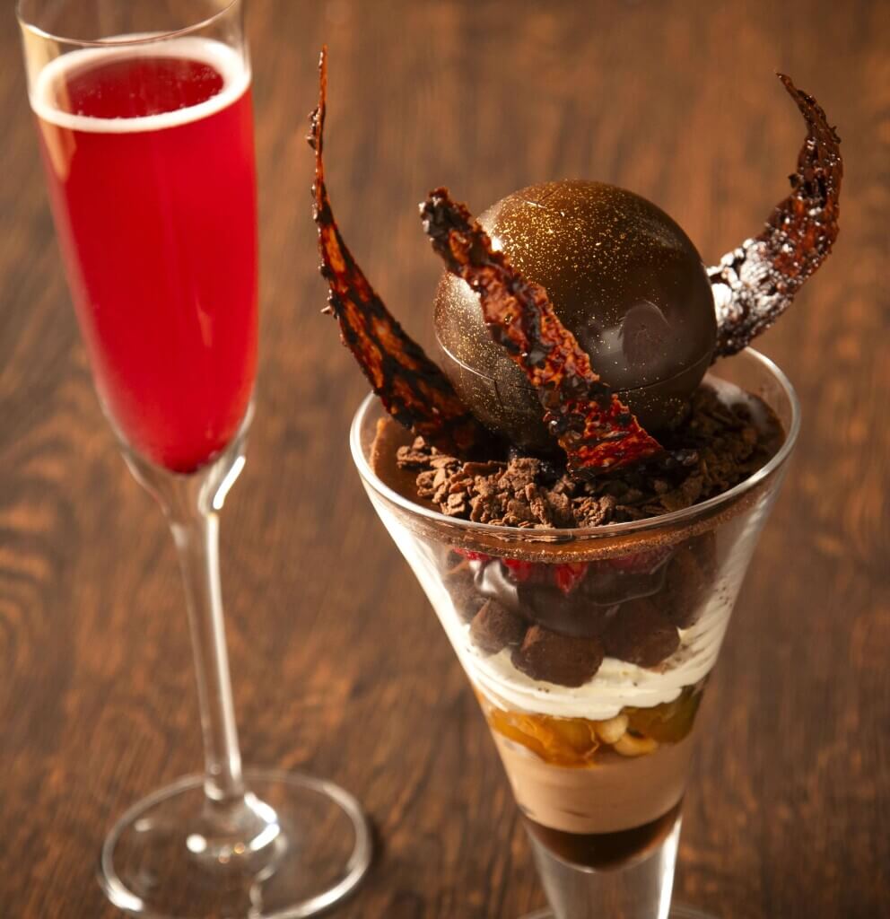 札幌プリンスホテルではホテル28階「スカイラウンジ トップ オブ プリンス」の『パフェ ショコラ~五味五感~』