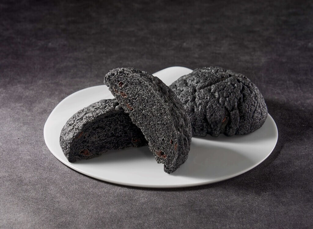 セブンイレブンの『ブラックフライデー』-ブラックメロンパン