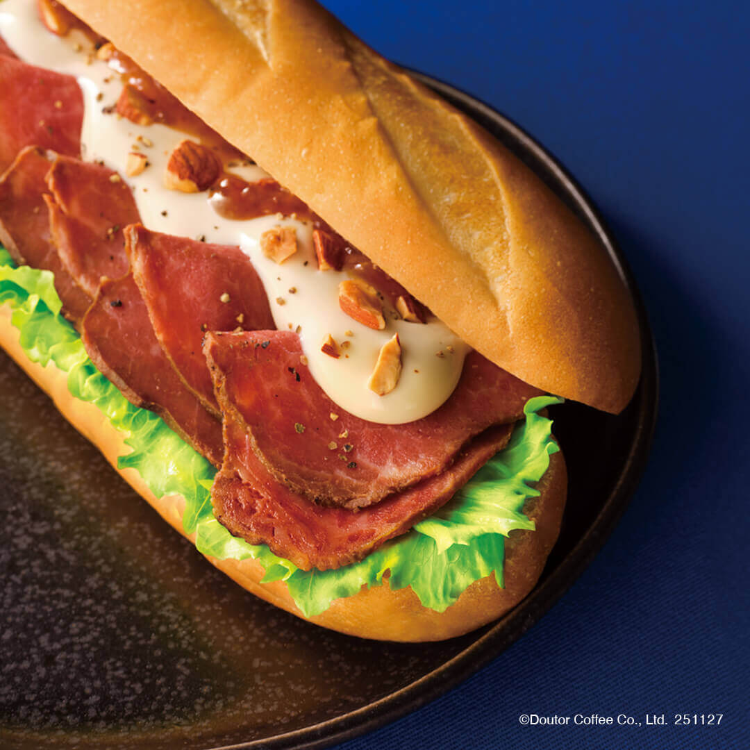 ドトールコーヒーショップの『トリュフ香る ミラノサンド 炭火焼きローストビーフ ～ゴルゴンゾーラソース～』