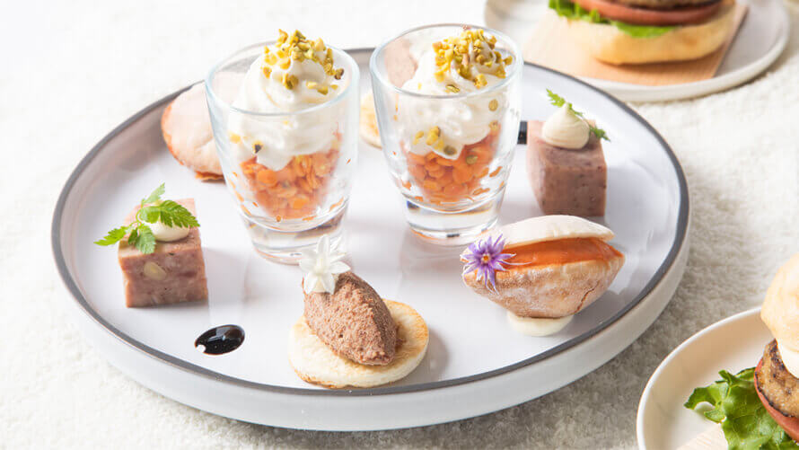 札幌プリンスホテルではホテル28階「スカイラウンジ トップ オブ プリンス」の『白雪 ‐ WHITE MOMENTS ‐』