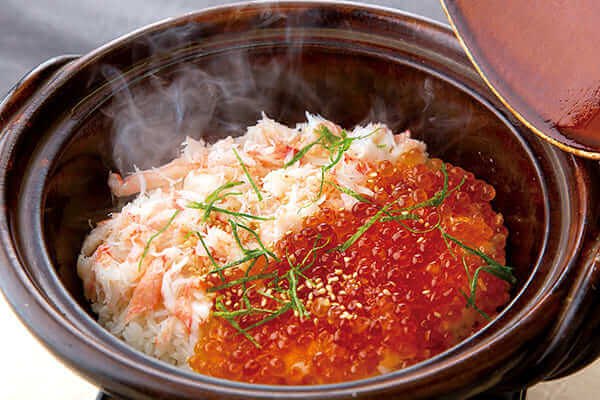 全席個室 じぶんどきの『蟹とイクラの土鍋ごはん1人前 1,485円（写真は2人前）』