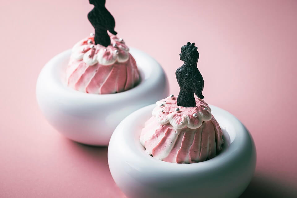 SAPPORO STREAM HOTELの『STREAM Afternoon Tea ～Strawberry Romance（ストロベリー・ロマンス）～』-ドレスケーキ