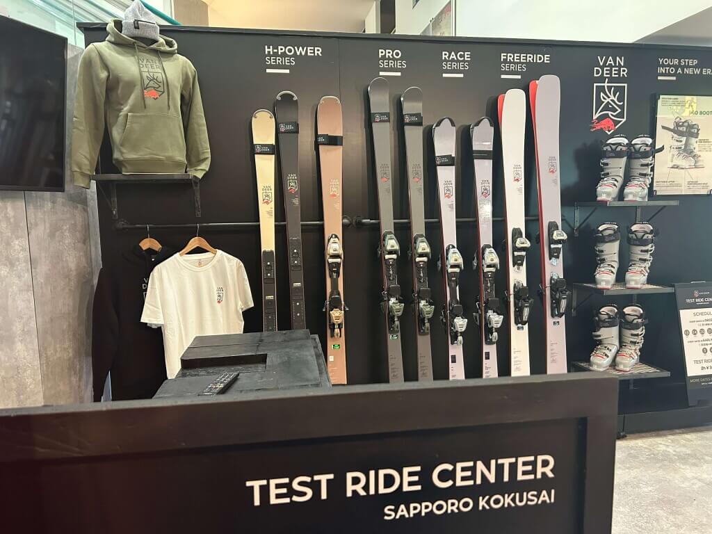 札幌国際スキー場の「VAN DEER-Red Bull Sports」テストセンター