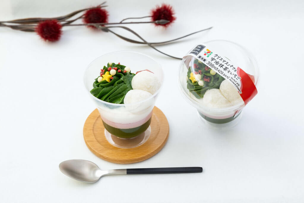 セブン‐イレブンの『クリスマスパフェ 宇治抹茶といちご』