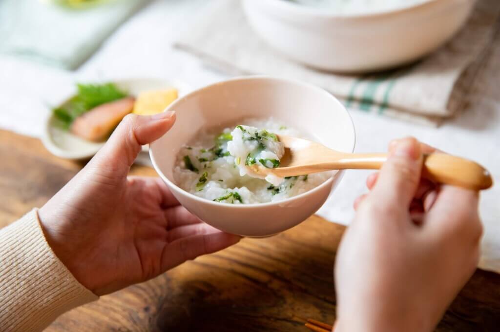粥餐庁(かゆさんちん)の『春の七草と蒸し鶏のおかゆ』