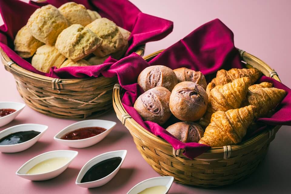 SAPPORO STREAM HOTELの『STREAM Afternoon Tea ～Strawberry Romance（ストロベリー・ロマンス）～』-セイボリーも充実スコーンとパン