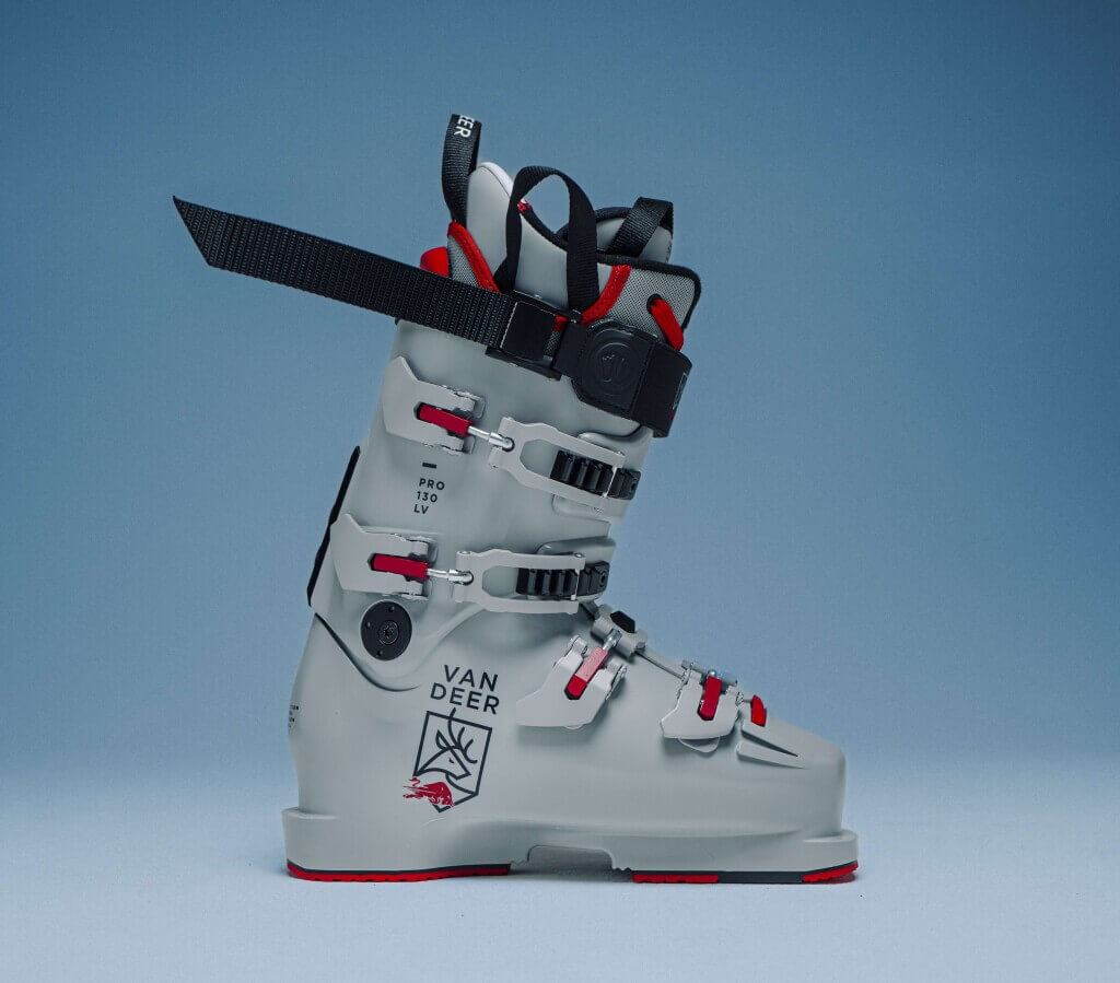 札幌国際スキー場の「VAN DEER-Red Bull Sports」テストセンター-ブーツ