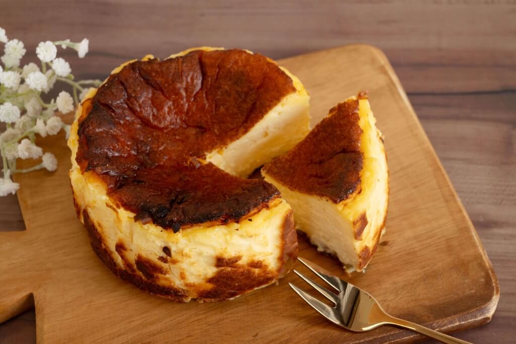 プティ・シェーヴル北海道の『やぎミルクのバスクチーズケーキ-フルーツ-』