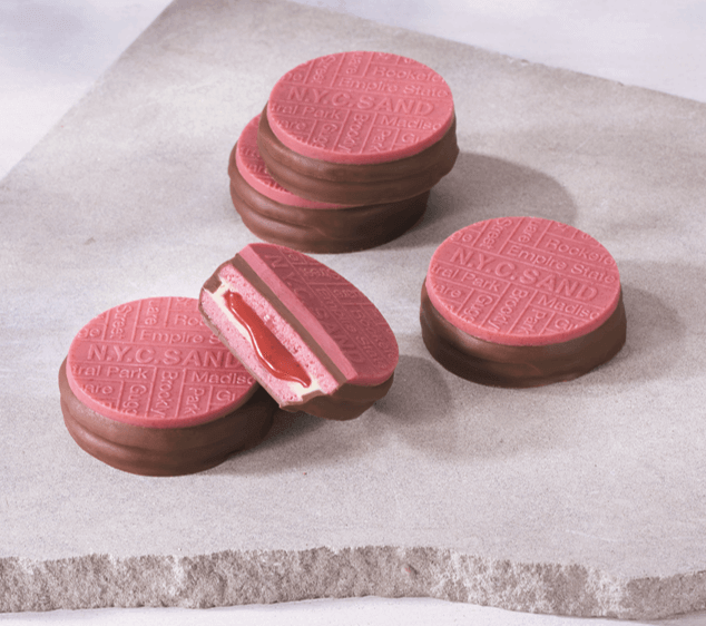 N.Y.C.SAND(ニューヨークシティサンド)の『N.Y.ラズベリーキャラメルサンド＆Wチョコレート』