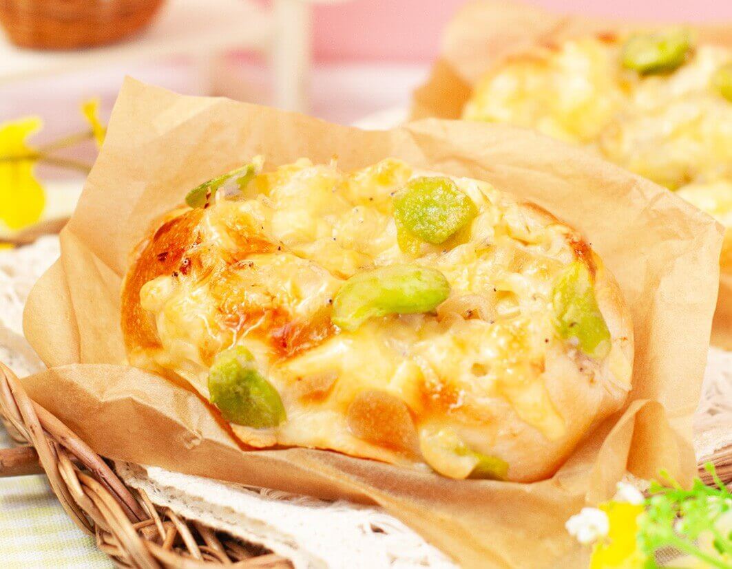 ペンギンベーカリーの『そら豆としらすのチーズパン』