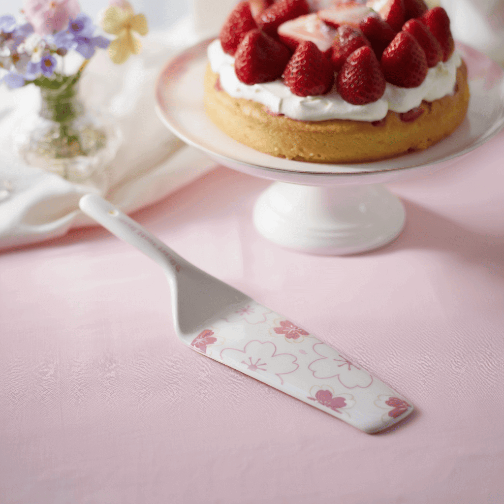 Flying Tiger Copenhagen(フライングタイガー)の『さくらシリーズ2026』-ケーキサーバー