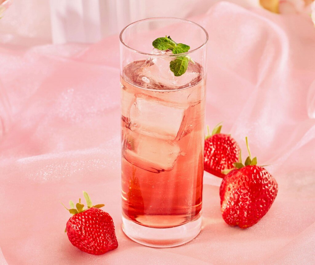 京王プラザホテル札幌の『シマエナガランチ春～Like Afternoon Tea～』-シュワッとクランベリーソーダ