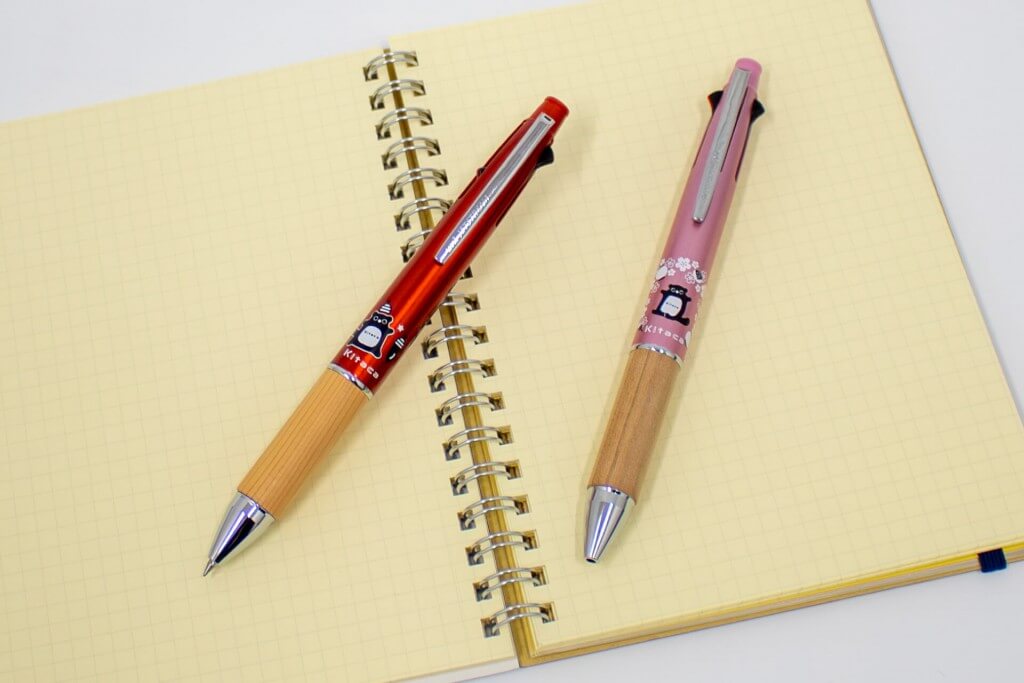 「HOKKAIDO WOOD ジェットストリーム4&1」の『Kitaca』デザイン-グリップ