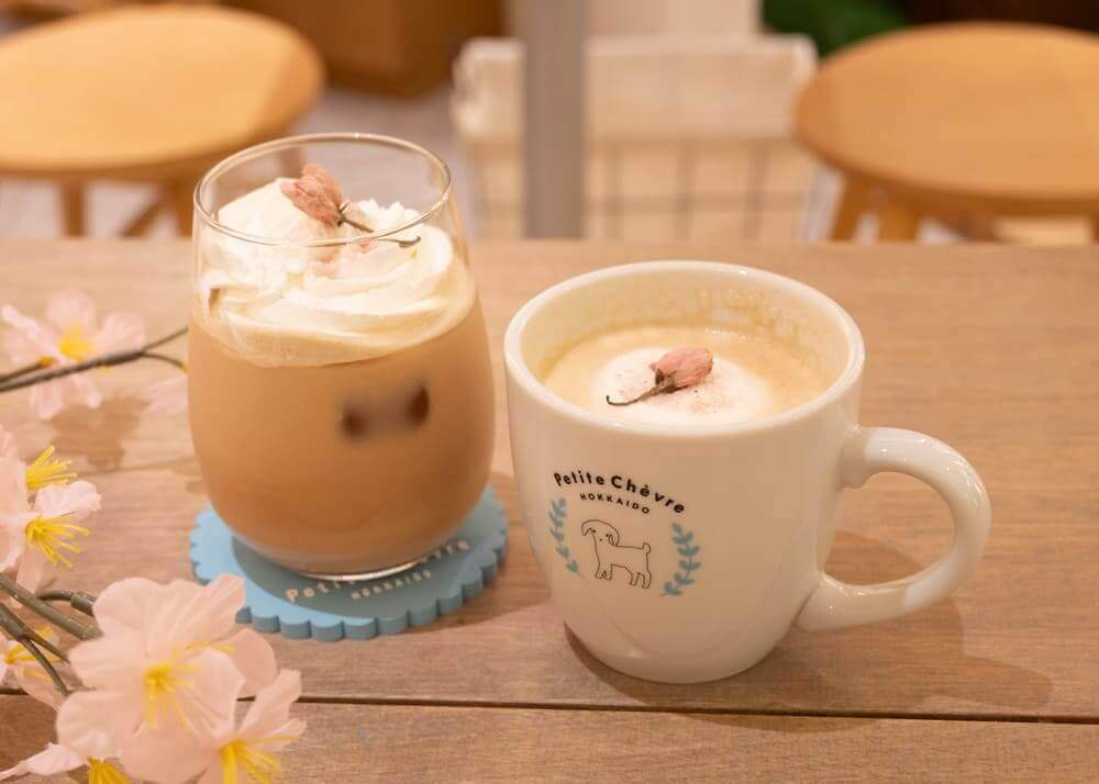 プティ・シェーヴル北海道の『やぎミルクの桜ラテ』